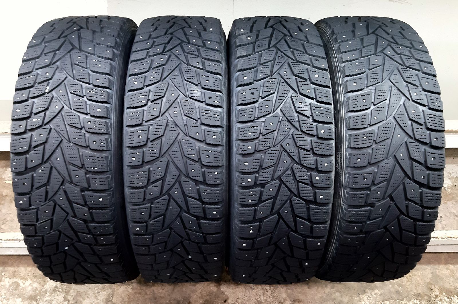 Dunlop SP Winter Ice 02