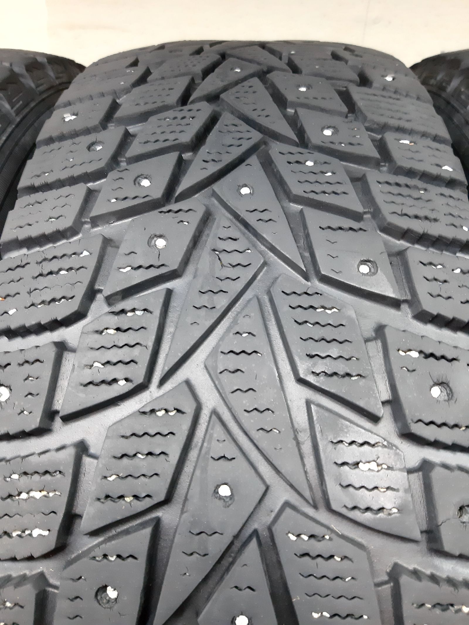 Dunlop SP Winter Ice 02