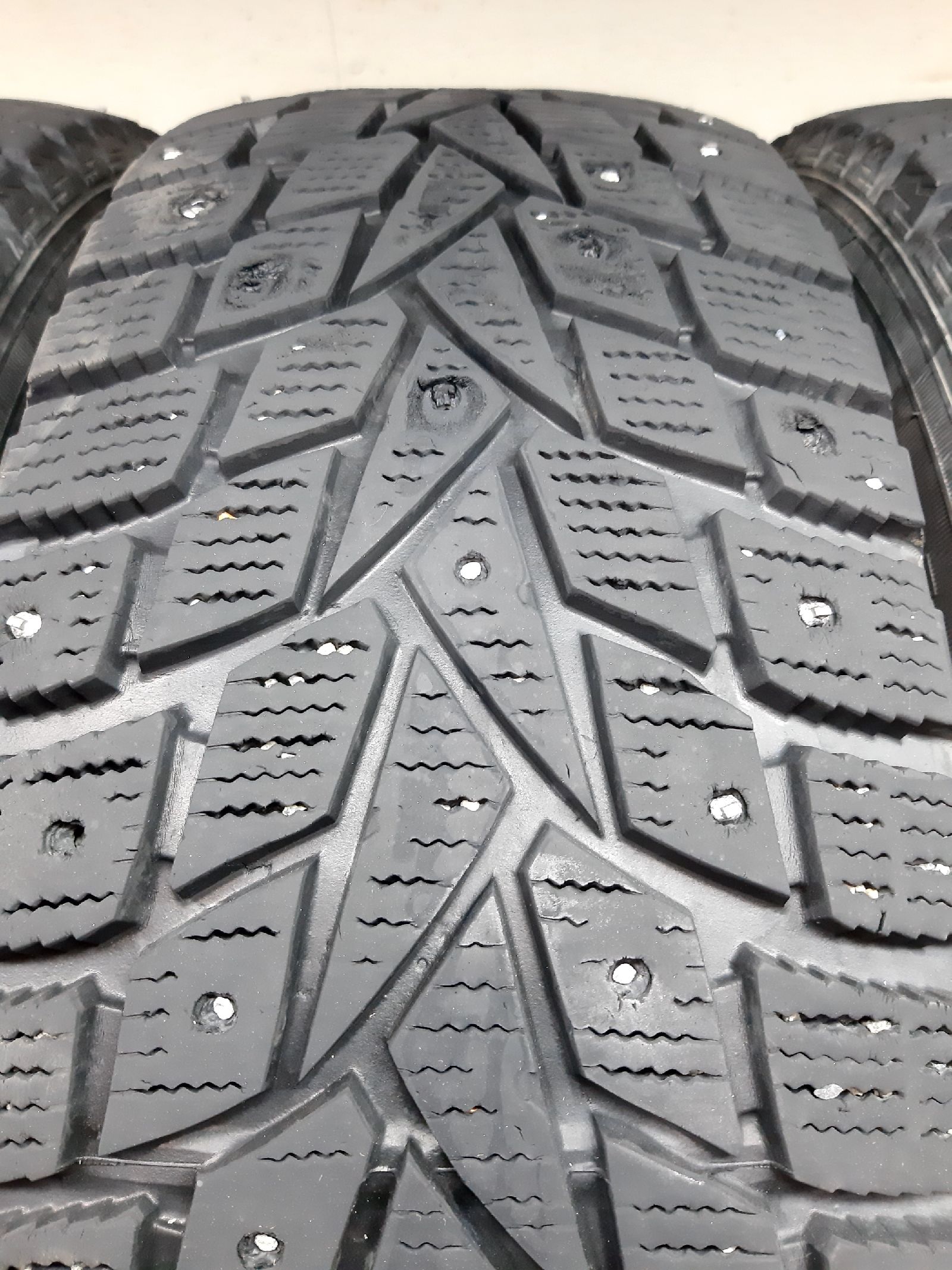 Dunlop SP Winter Ice 02