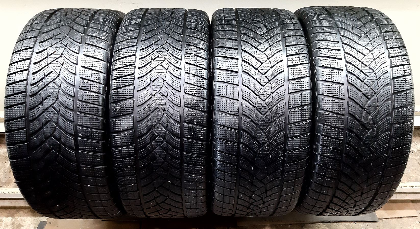 Goodyear UltraGrip Performance Gen-1