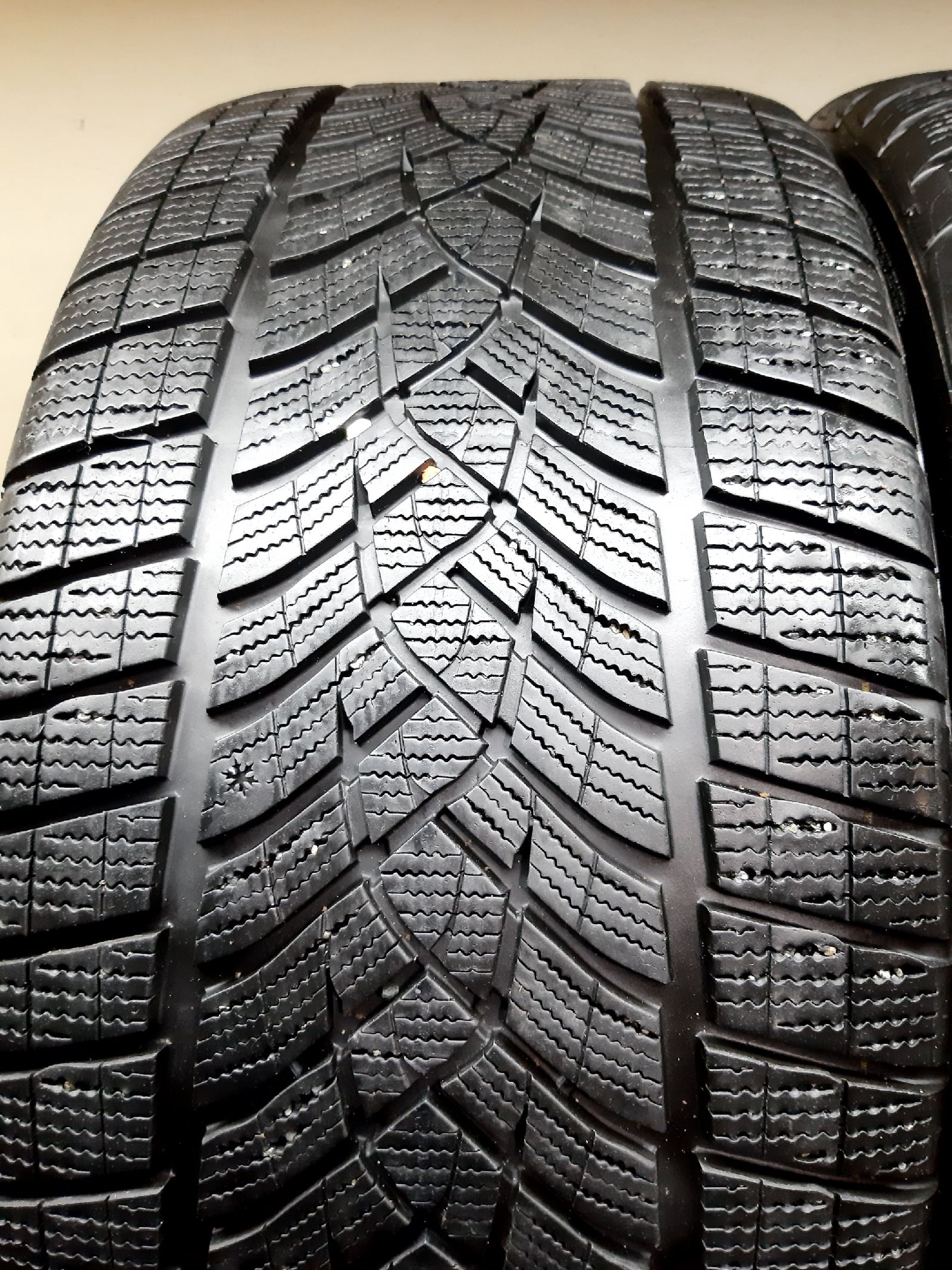 Goodyear UltraGrip Performance Gen-1