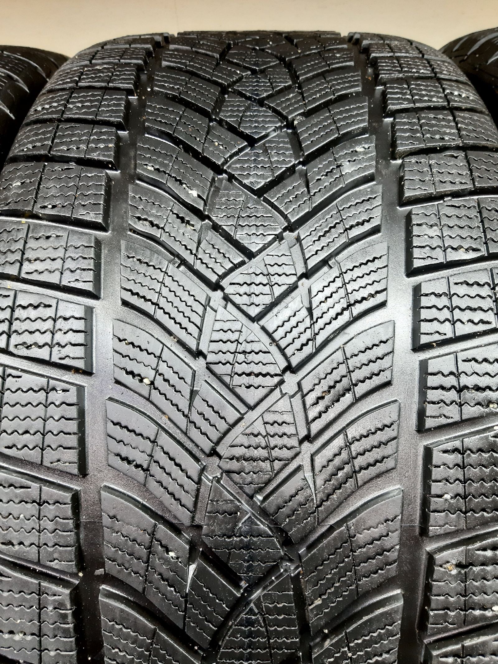 Goodyear UltraGrip Performance Gen-1