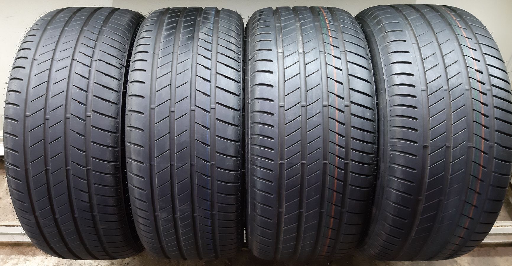 Bridgestone Alenza 001