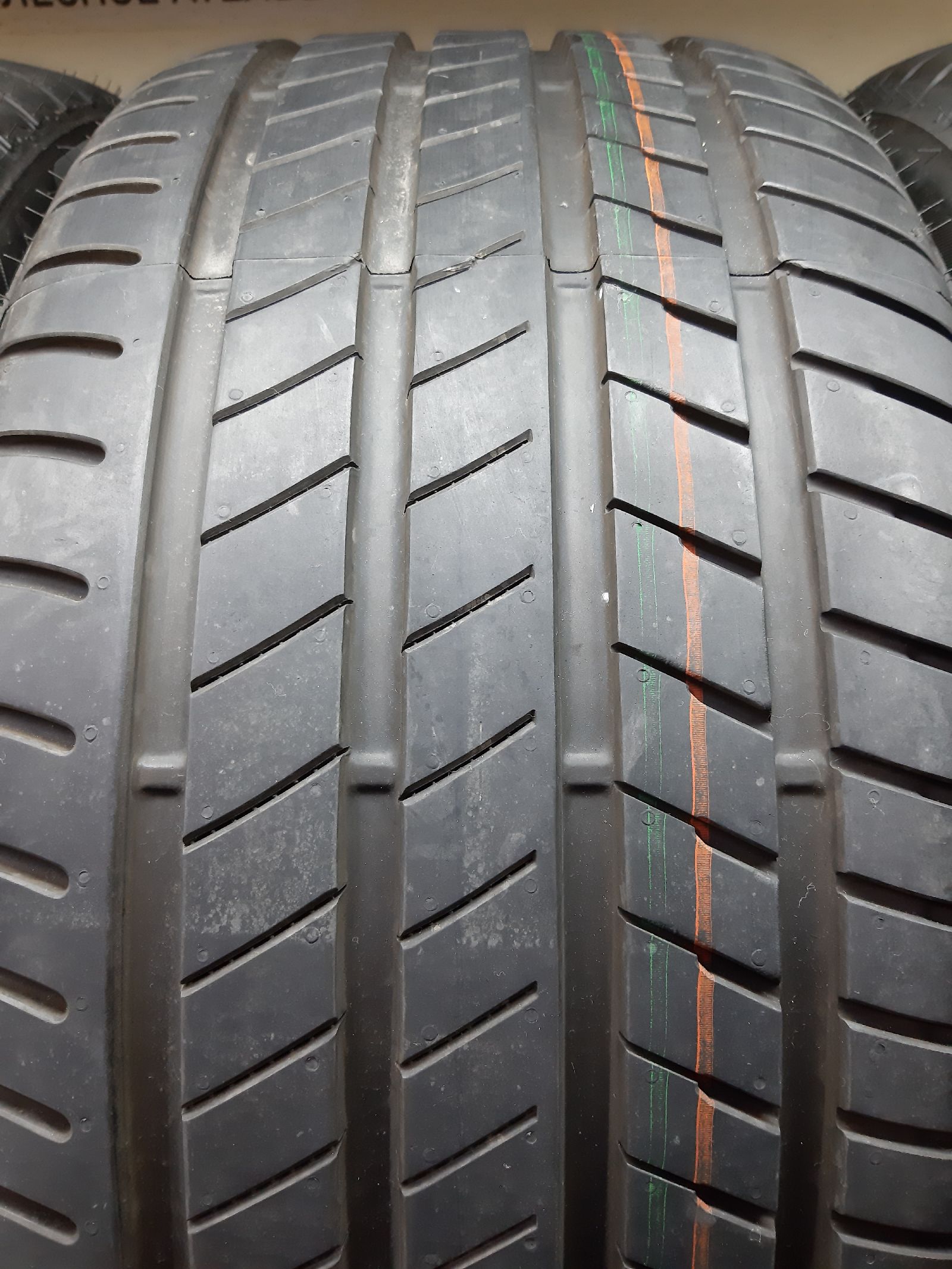 Bridgestone Alenza 001