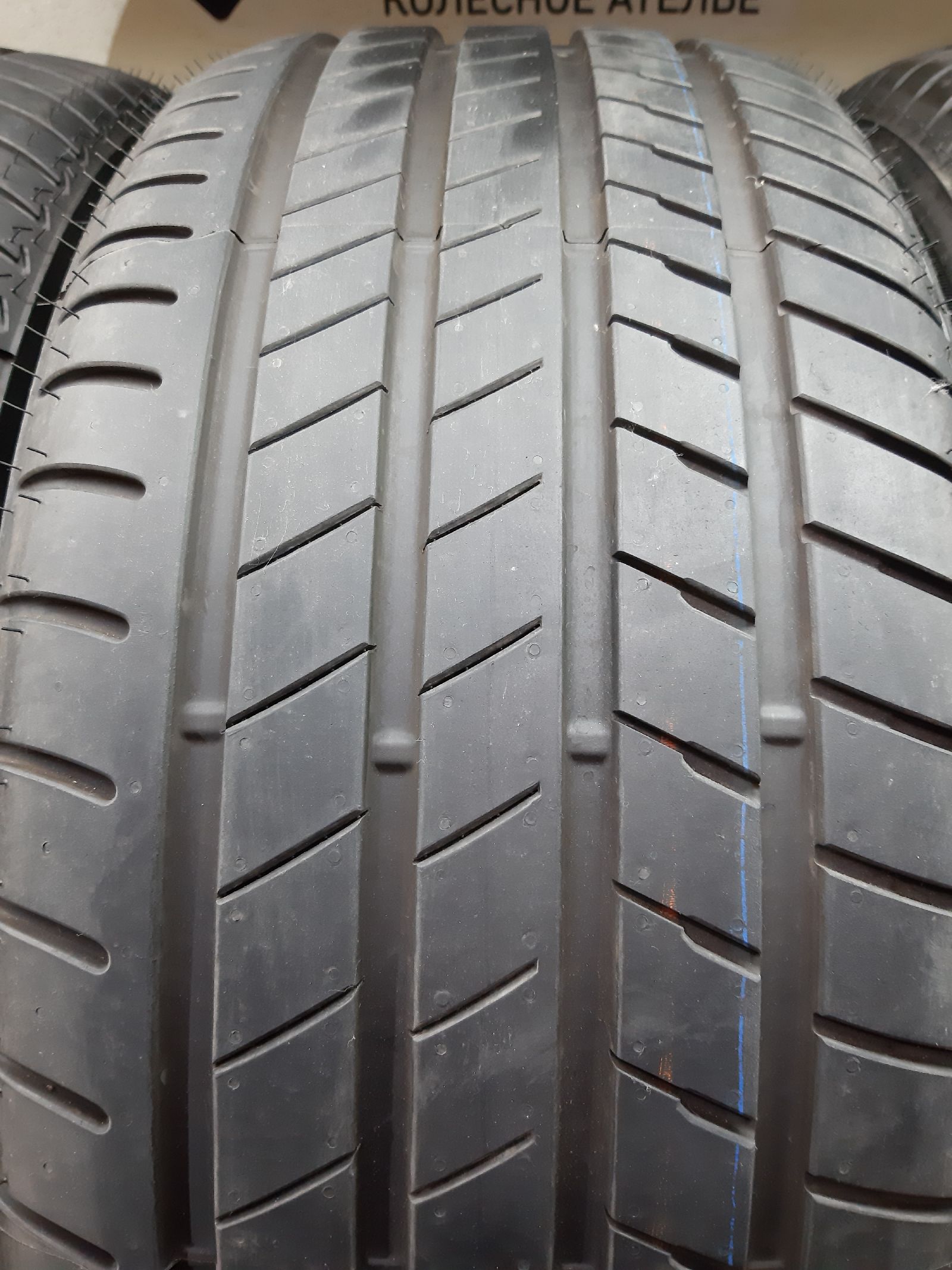 Bridgestone Alenza 001