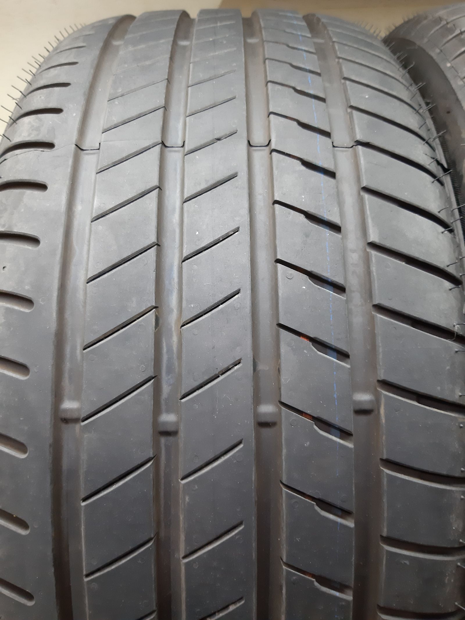 Bridgestone Alenza 001