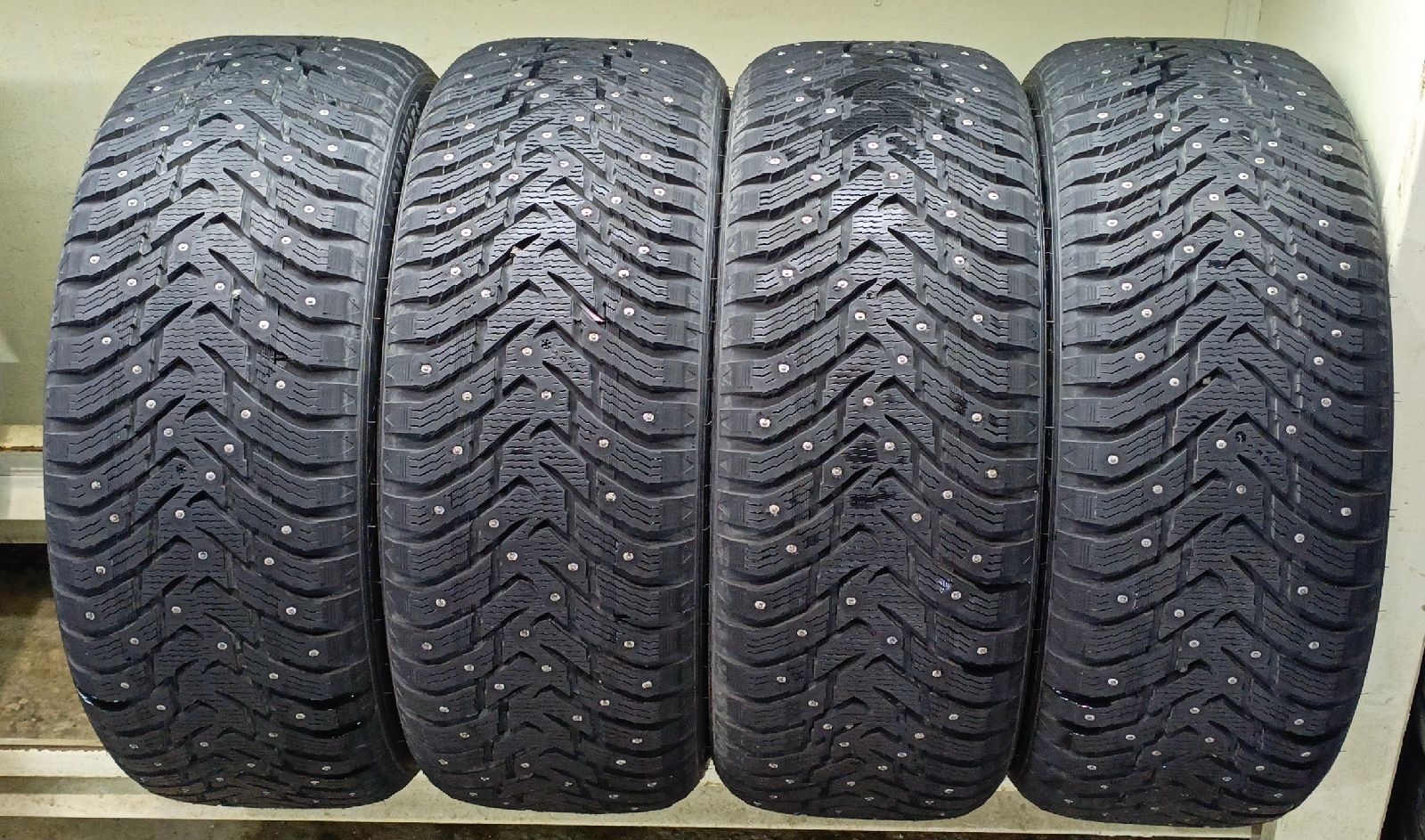 Ikon Tyres CHARACTER ICE 8 SUV