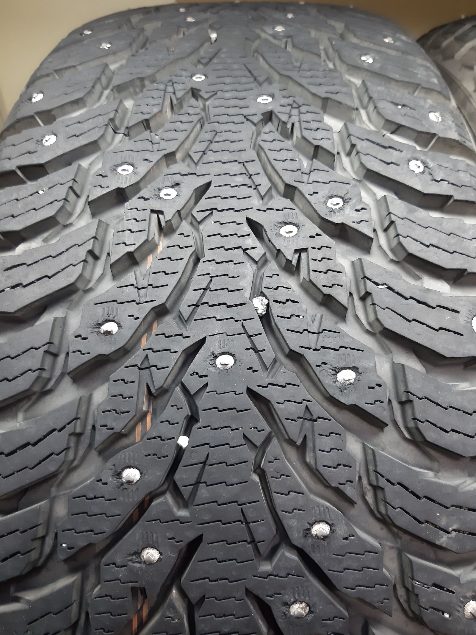 Ikon Tyres Autograph Ice 9 SUV