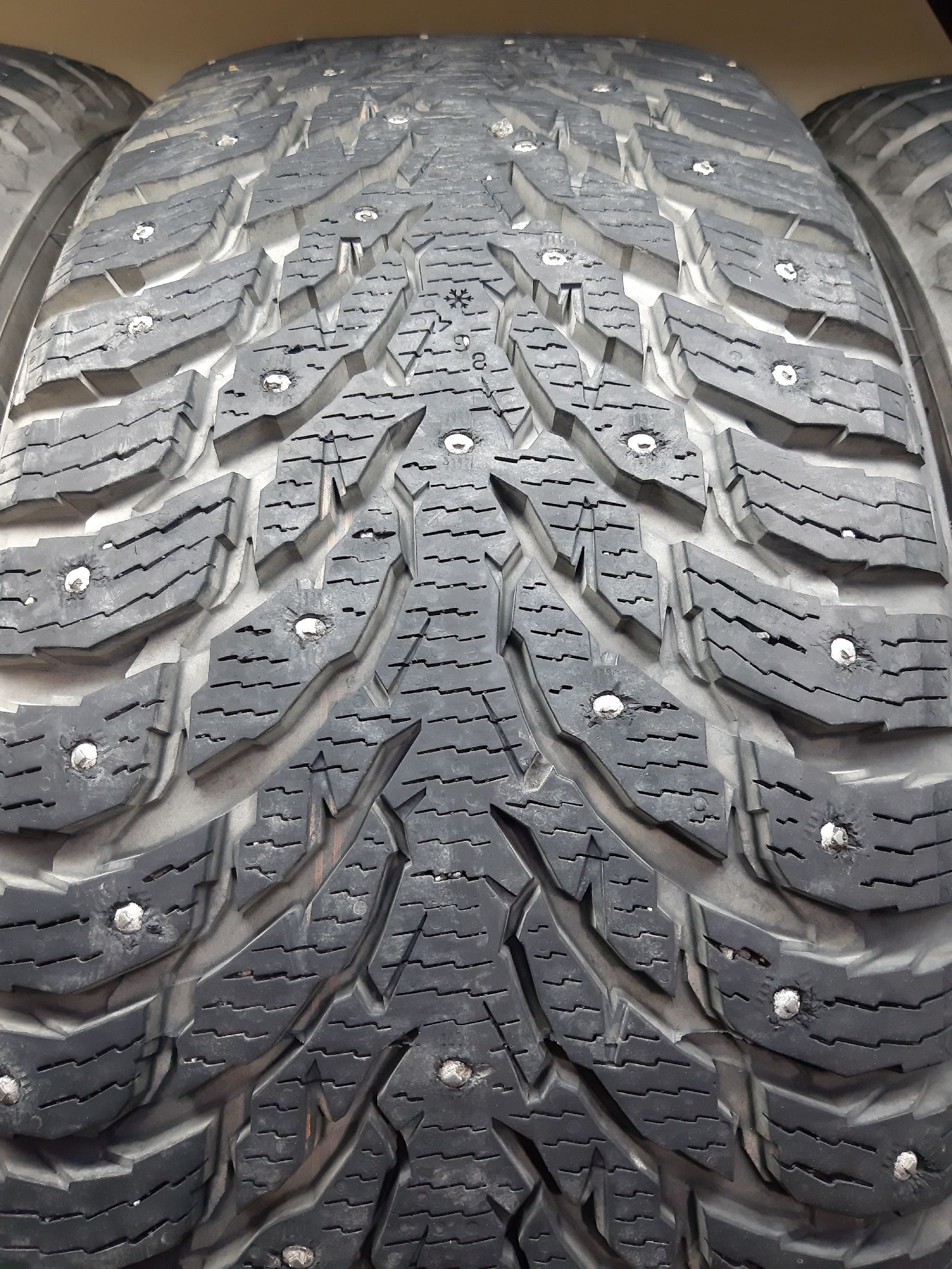Ikon Tyres Autograph Ice 9 SUV