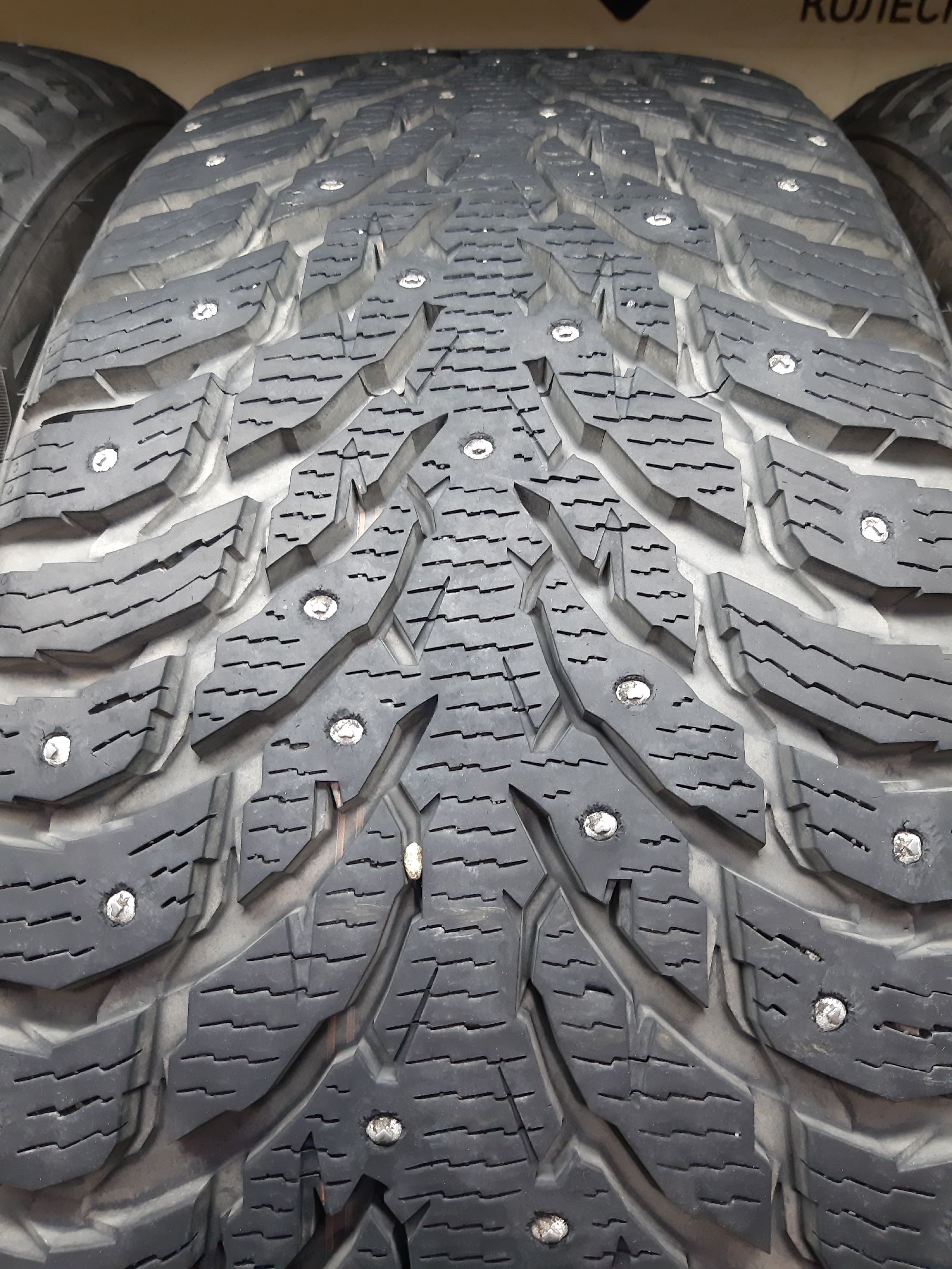 Ikon Tyres Autograph Ice 9 SUV