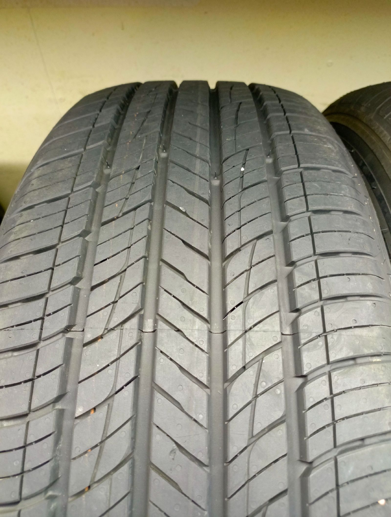 Kumho Crugen HP71