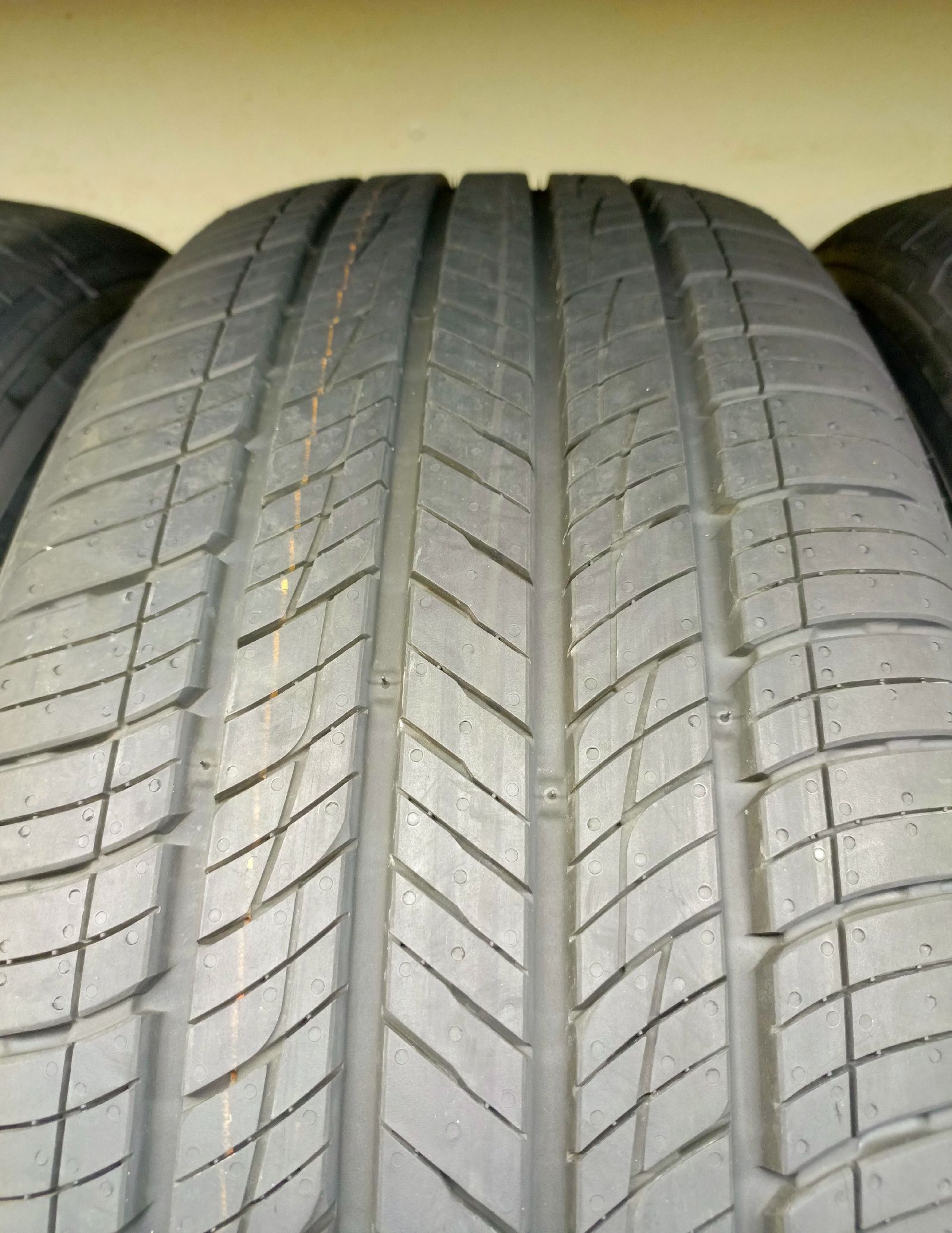 Kumho Crugen HP71