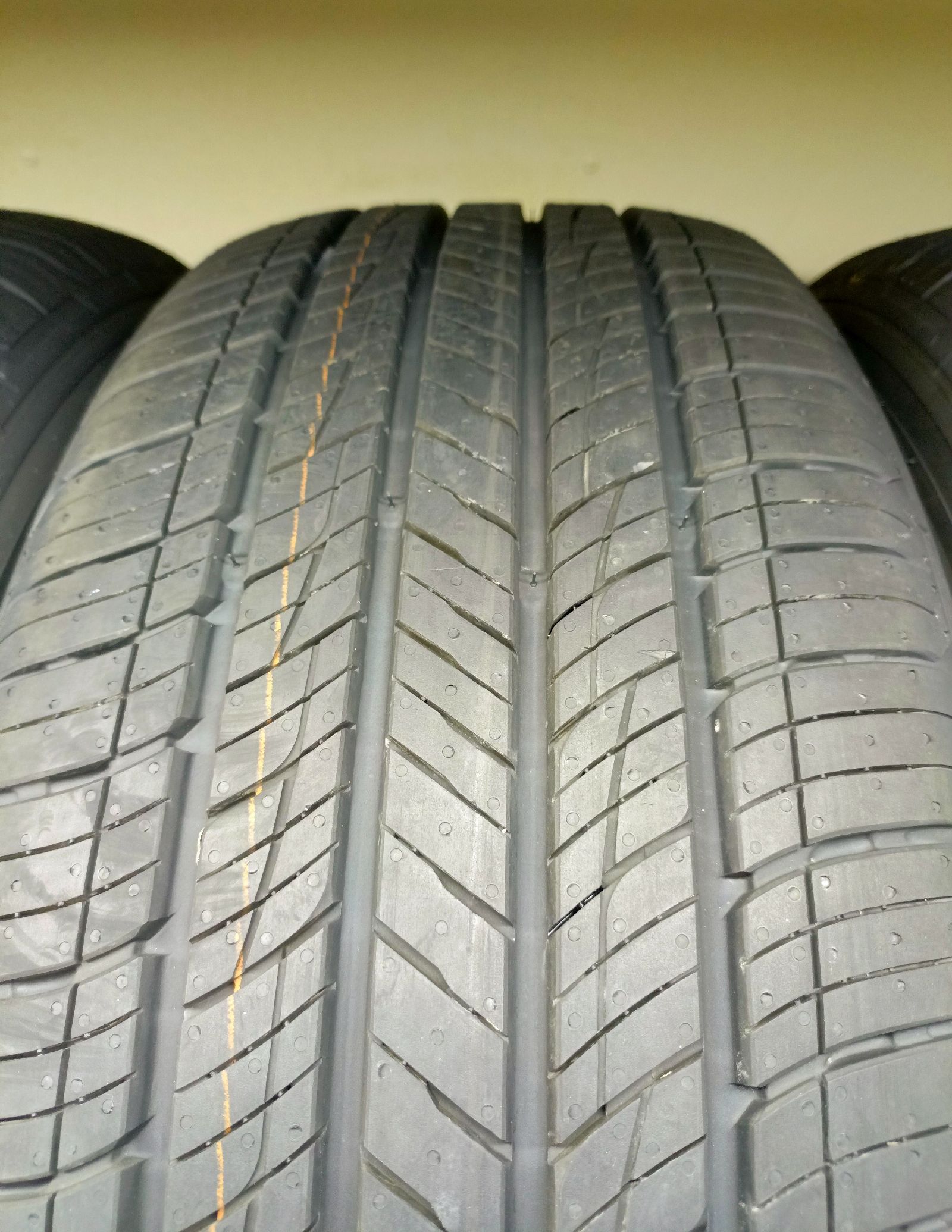 Kumho Crugen HP71