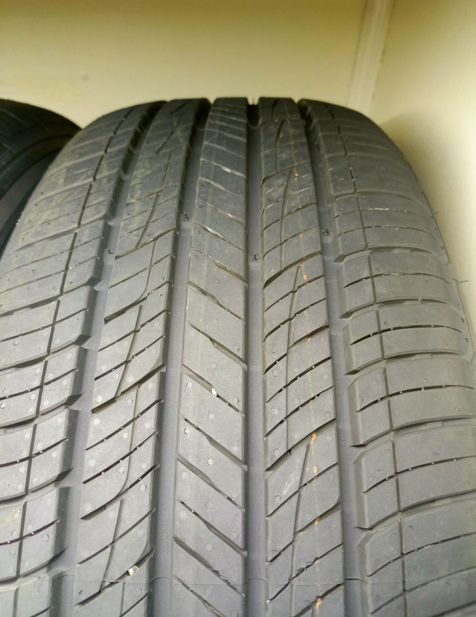 Kumho Crugen HP71