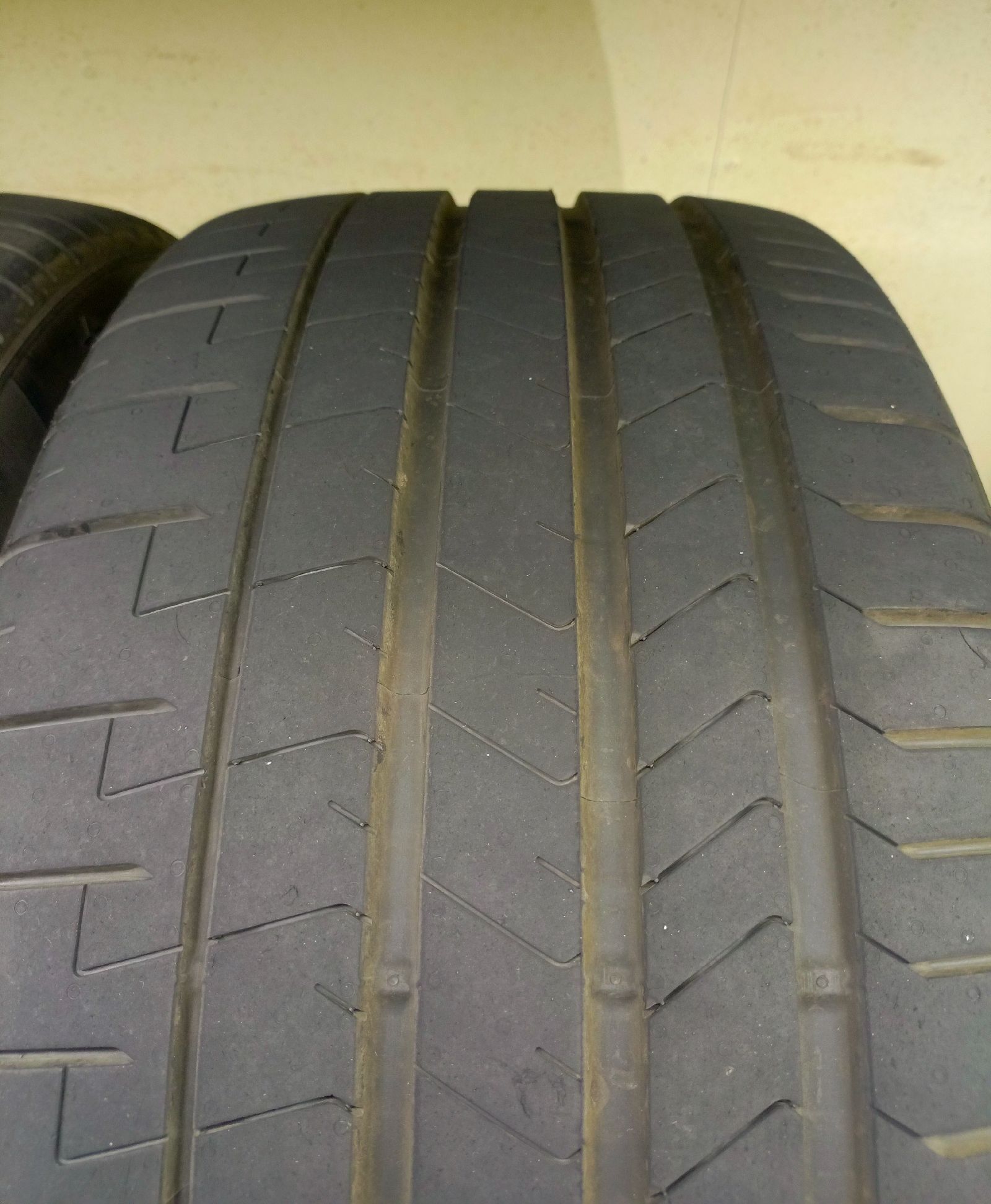 Pirelli P Zero Sports CAR