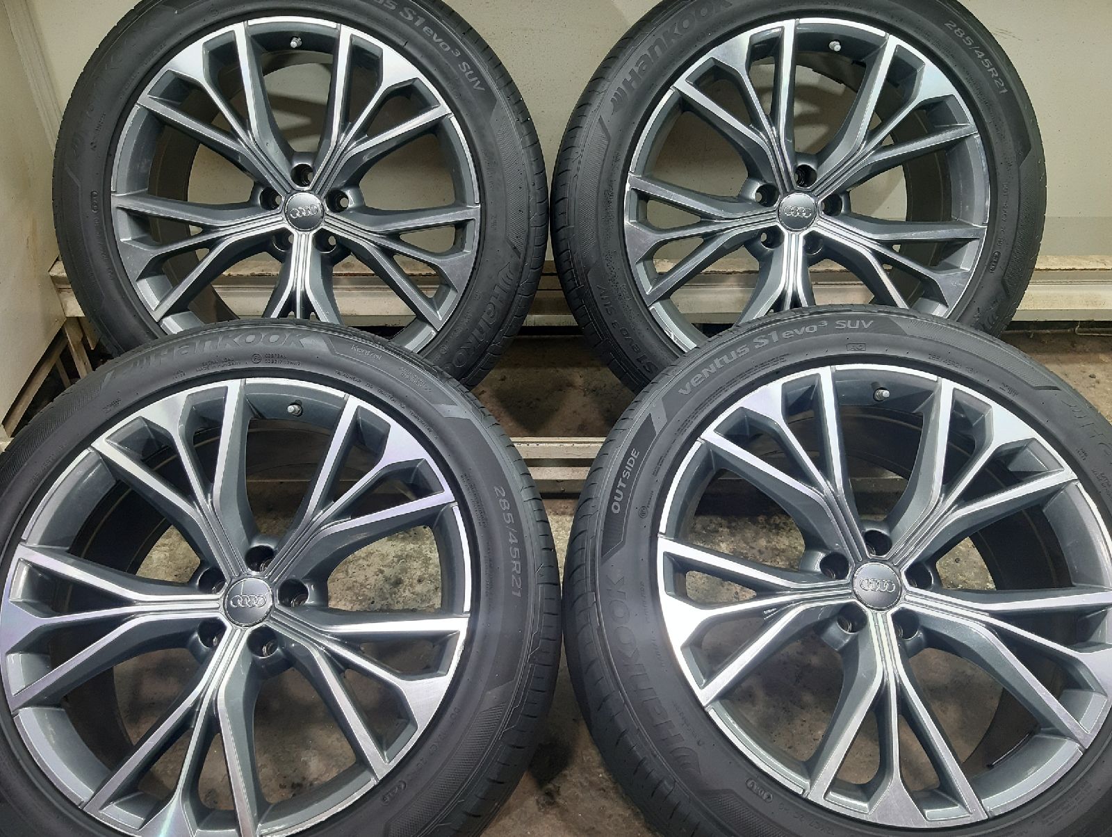 AUDI