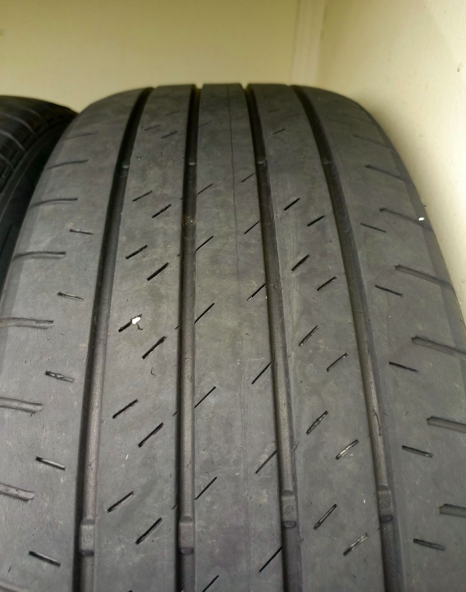 Bridgestone Alenza H/L 33