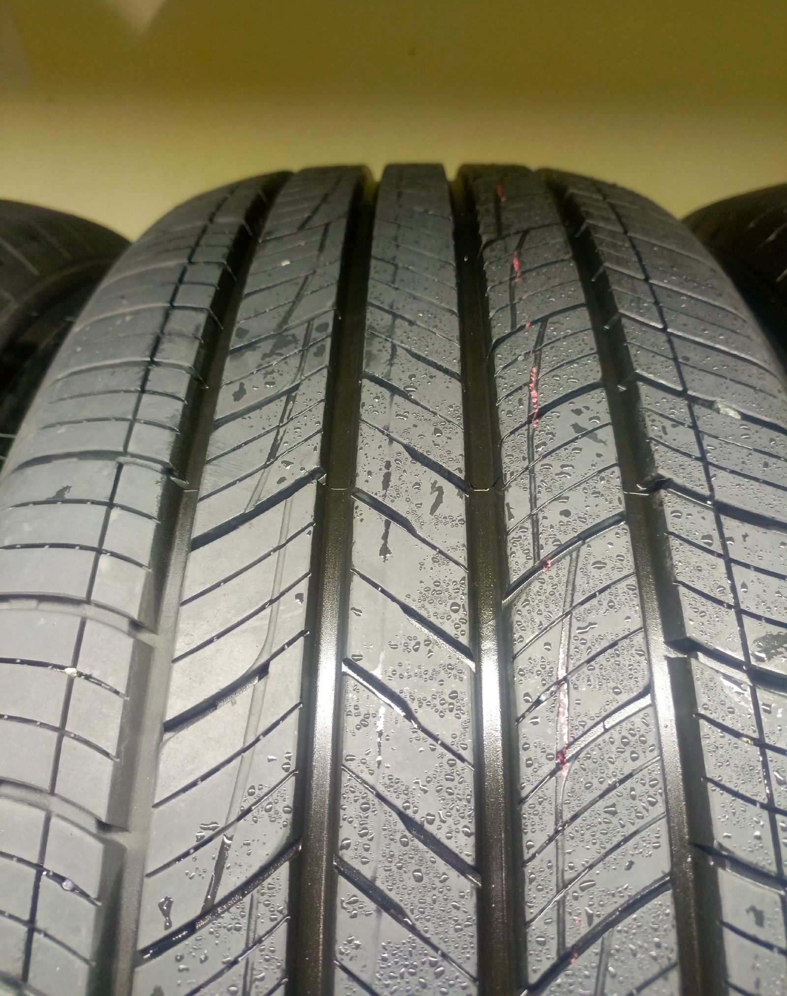 Kumho Crugen HP71
