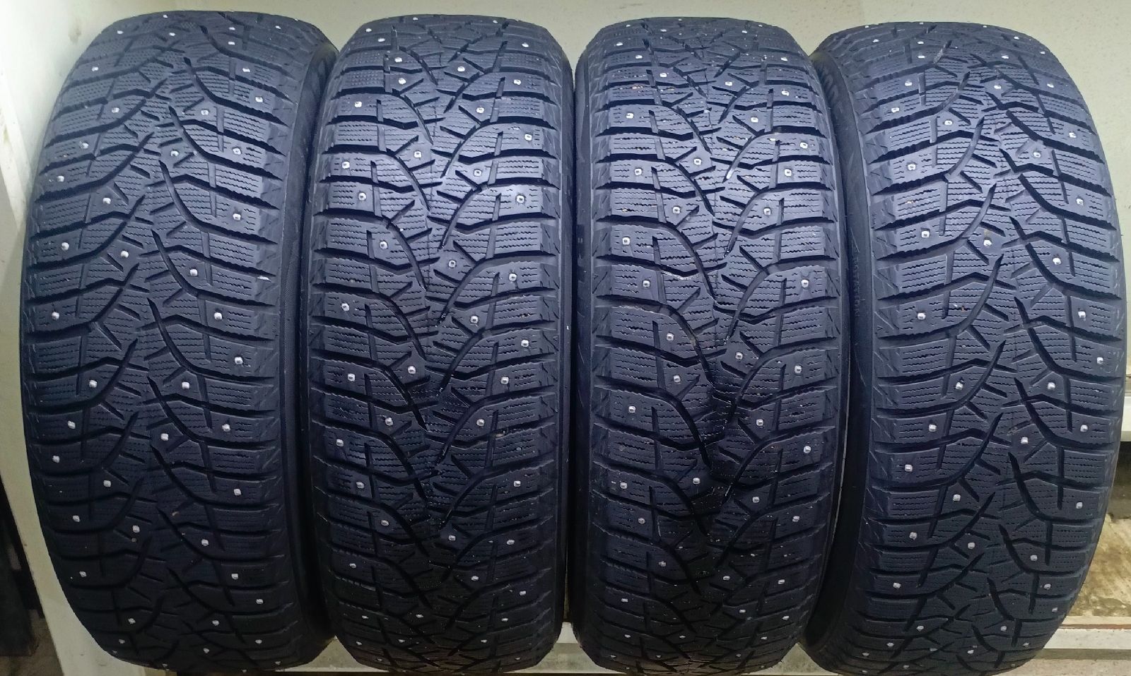 Bridgestone Blizzak Spike-02 SUV